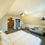 Deichhotel Grube 2*